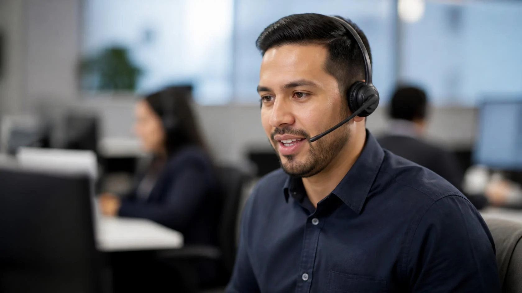 Bilingual agent speaking with a caller in Spanish on a live answering line